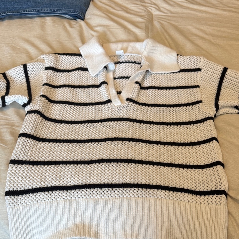 Old Navy Black and Cream Striped V-Neck Sweater